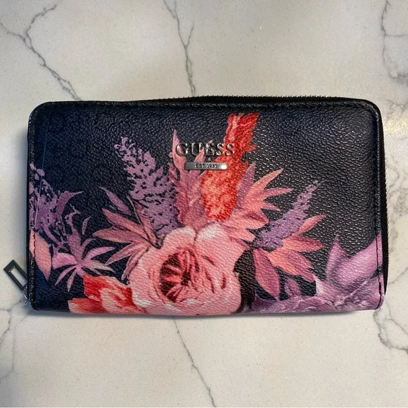 Guess Wallet - Picture 2 of 15